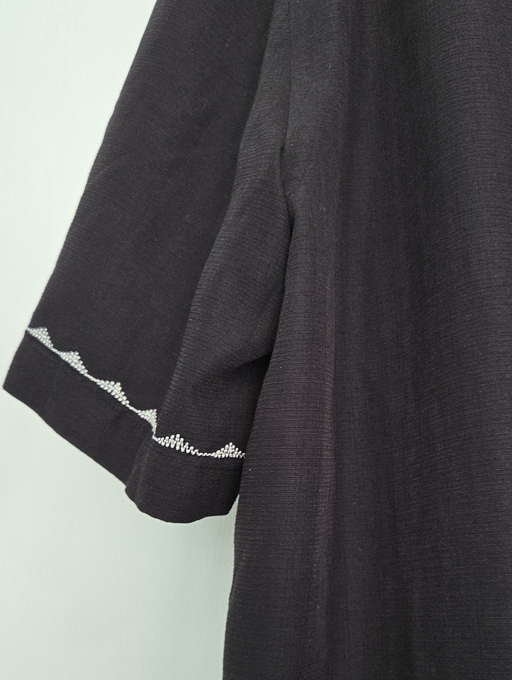 Cubavera Men’s Black and Cream Cuban-Style Button-Down Shirt - Picture 3 of 4